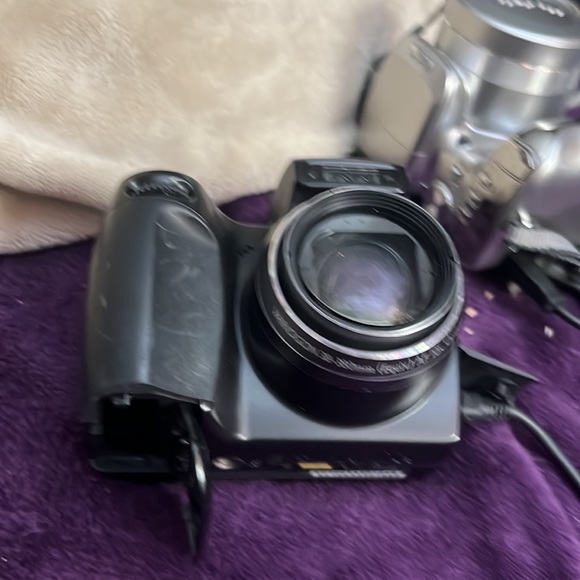 A Kodak 5.0 mega pixels. Easy Share digital camera. - Picture 5 of 11